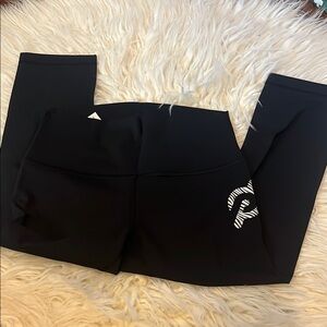 NWOT Lululemon Athletica Peleton Black Leggings Cropped